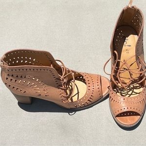 Women’s lace up ankle shoes with zipper. Size 10.